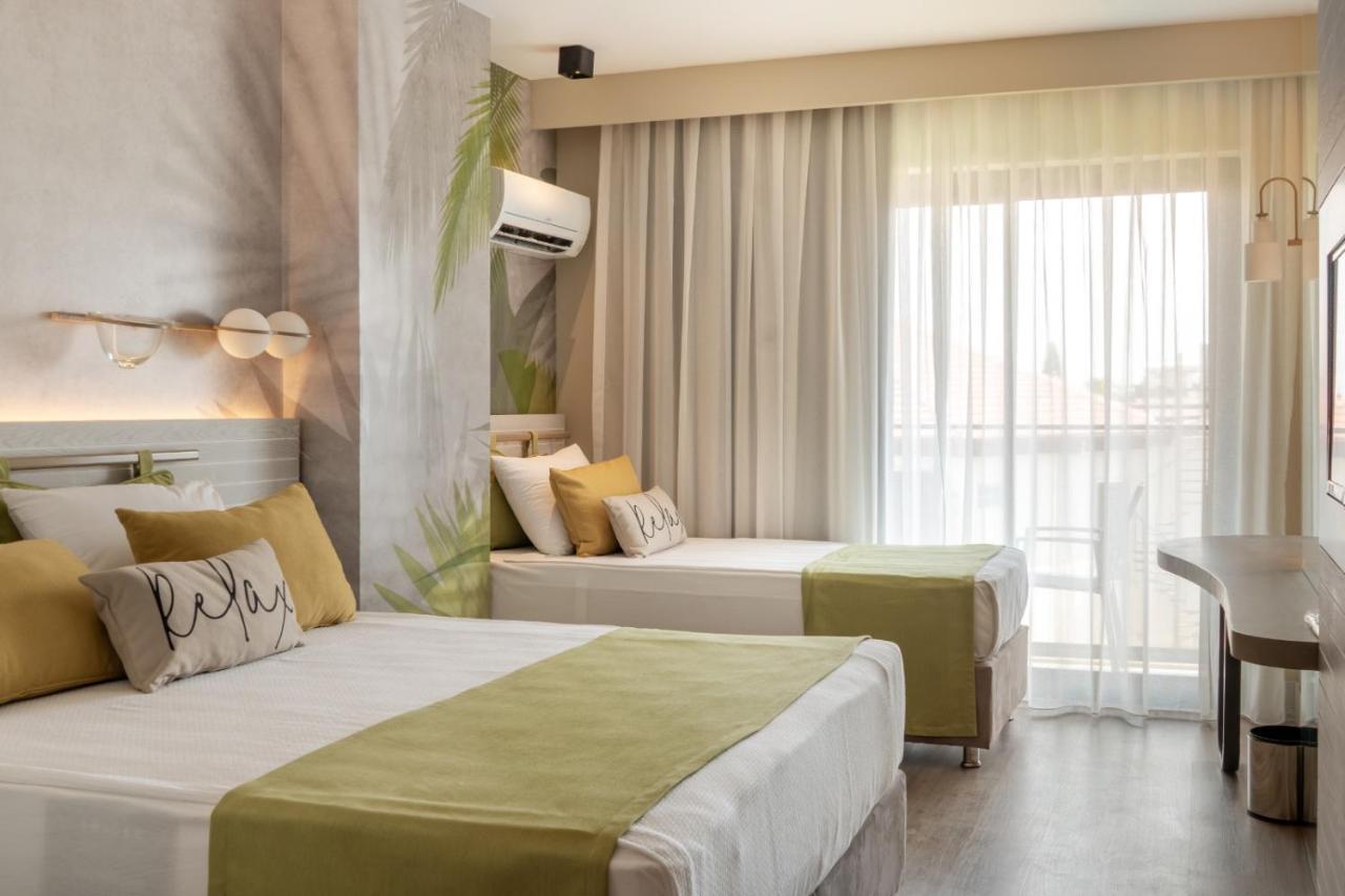 Hotel Square (adults Only) Side