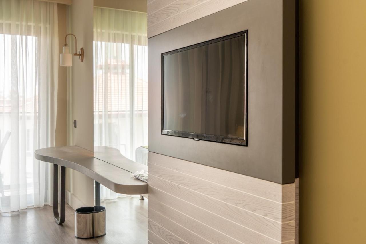 Square (adults Only) 4*