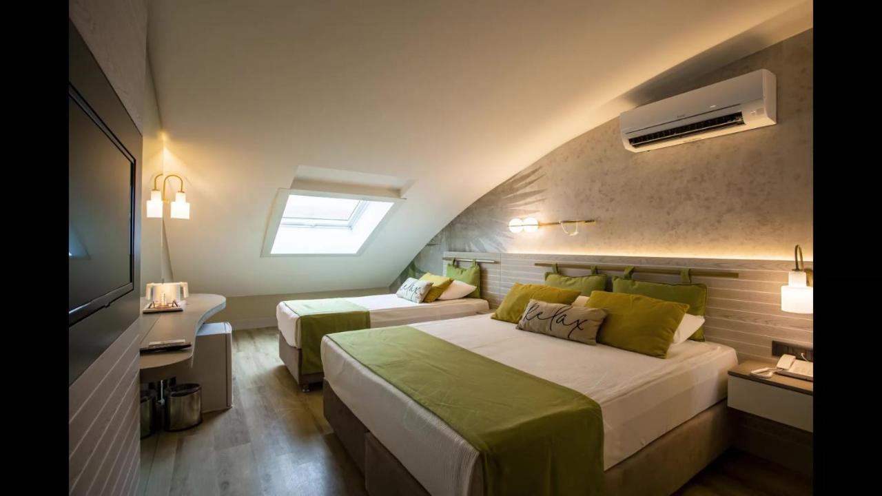 Square (adults Only) 4*