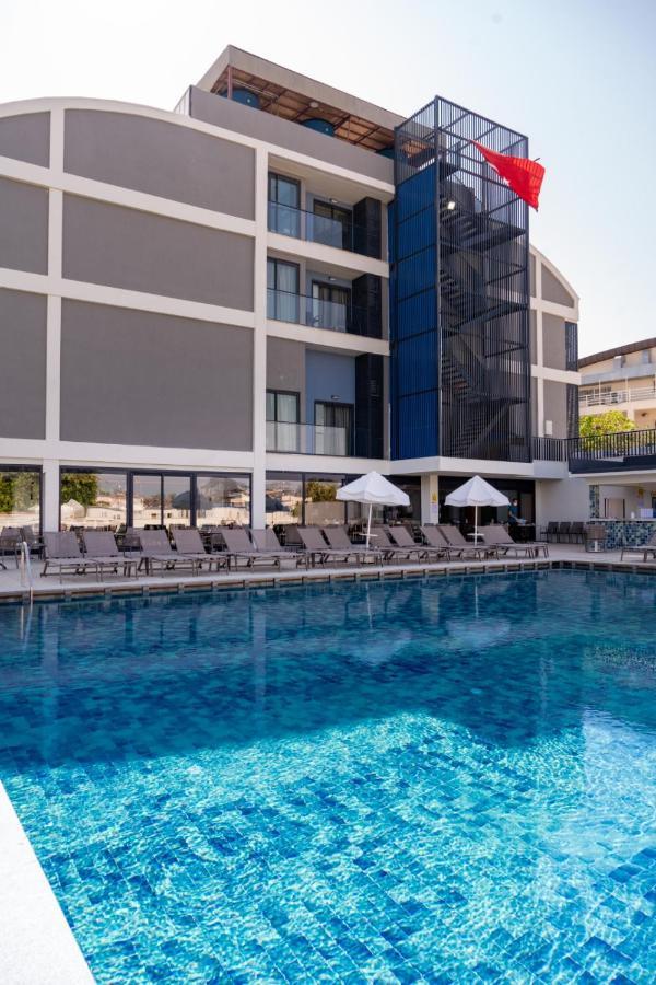 Square (adults Only) 4* Side